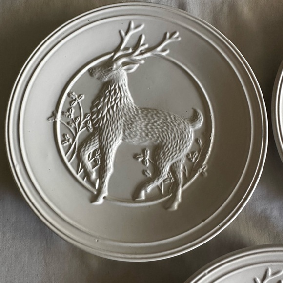 POTTERY BARN EMBOSSED REINDEER 8” SALAD PLATES - Picture 9 of 13